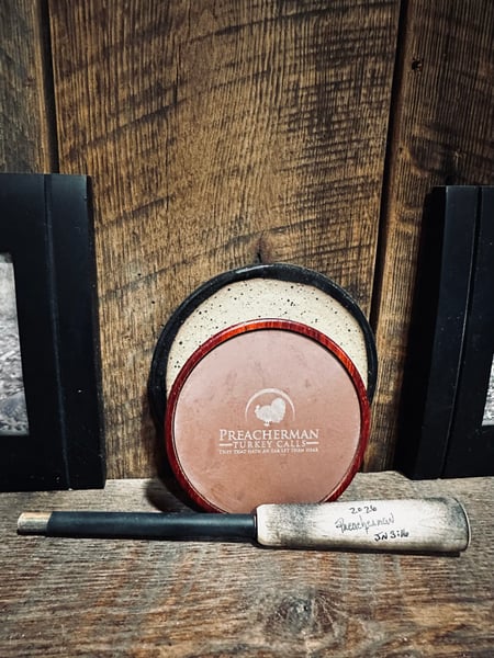 Image of Red Slate/Glass in a Paduk pot🦃🦃🦃🦃