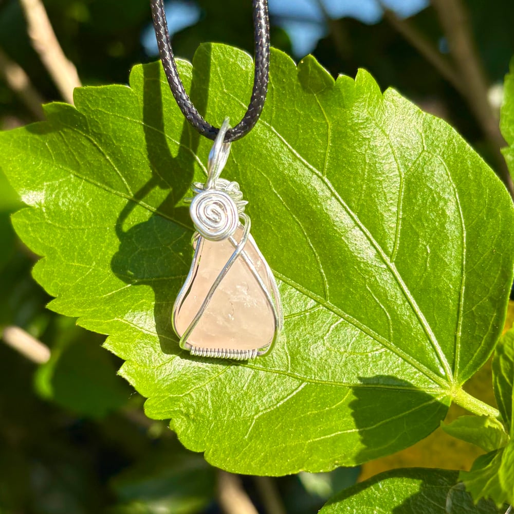 Image of rose quartz pendant b