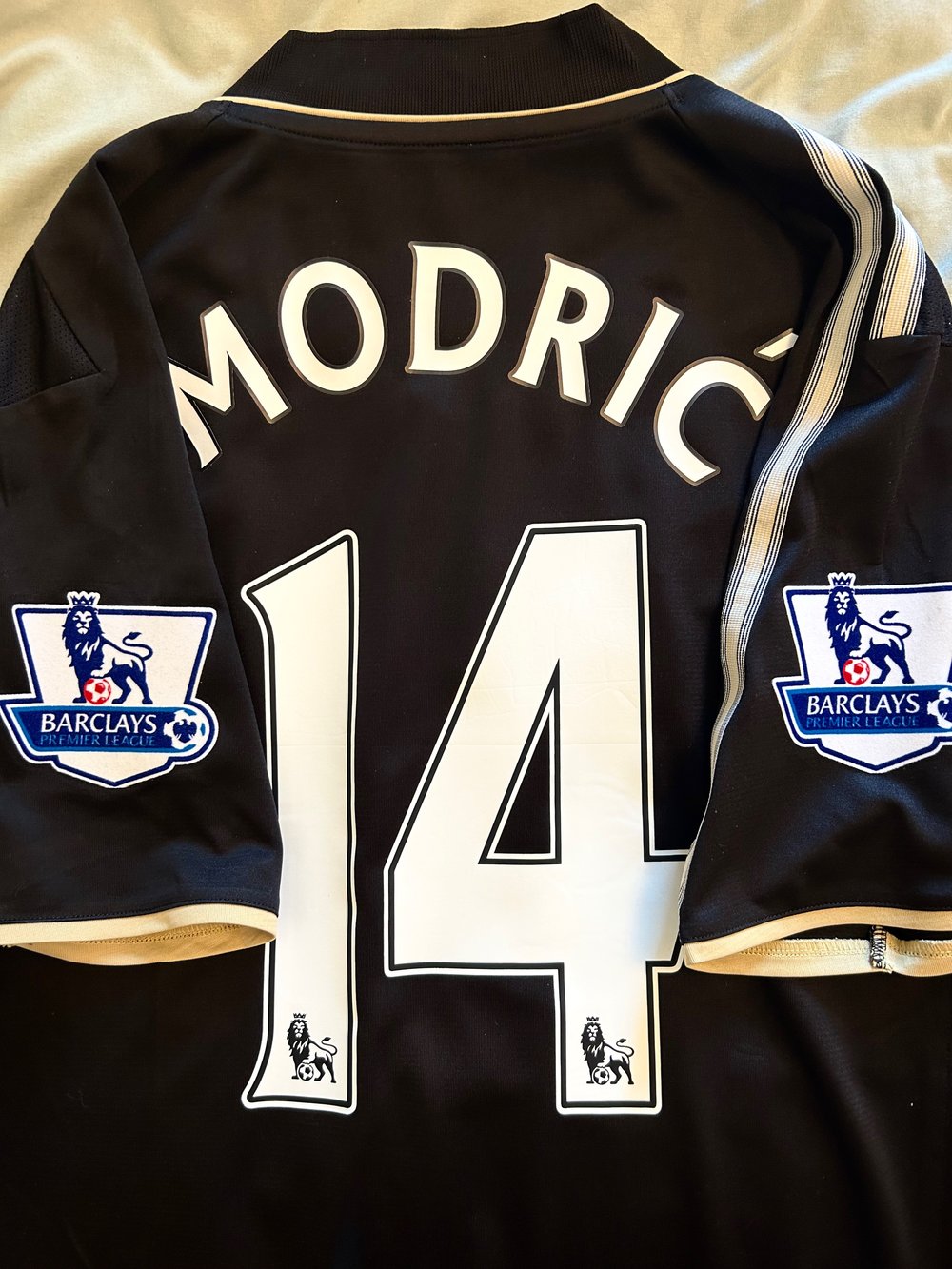 Image of Tottenham Hotspur “MODRIC 14” 2008/09 Third Shirt + PL patches (XL)