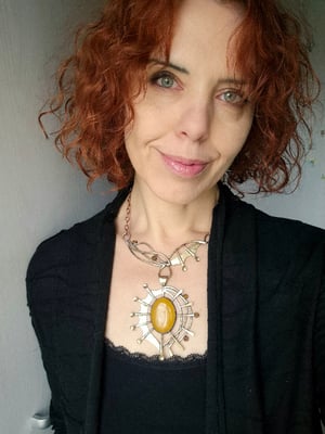 Yellow stone necklace 