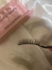 Image 4 of Flutter style lash