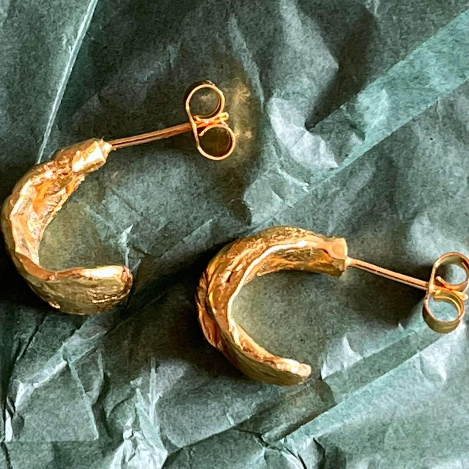 Image of Uisce Snug Hoops in Gold Vermeil.