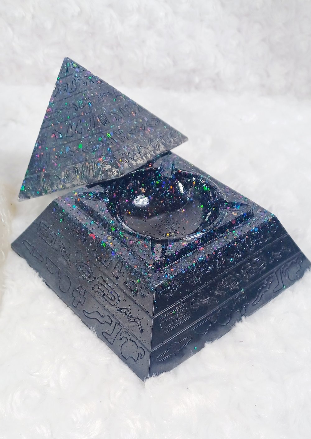 Image of Pyramid Ashtrays 