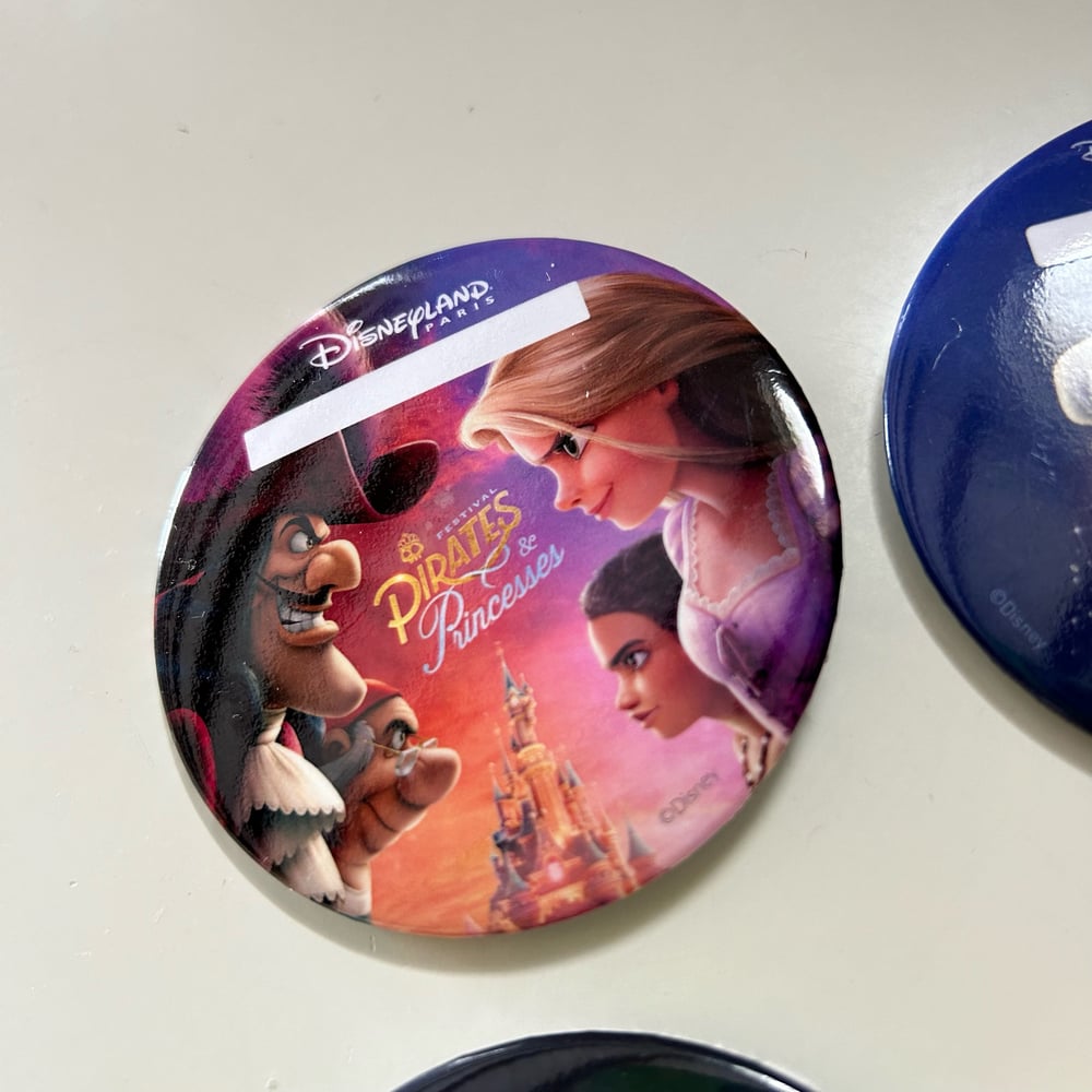 Image of LOT 4 BADGES DISNEYLAND PARIS