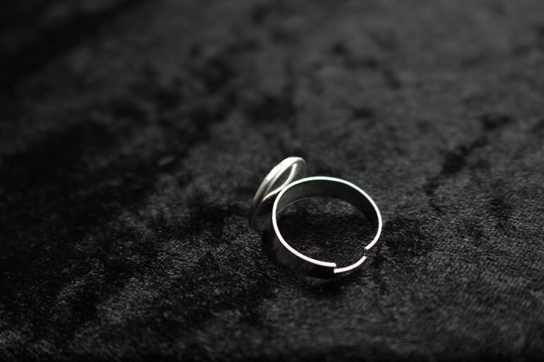 Dead Good single tooth ring Image 8