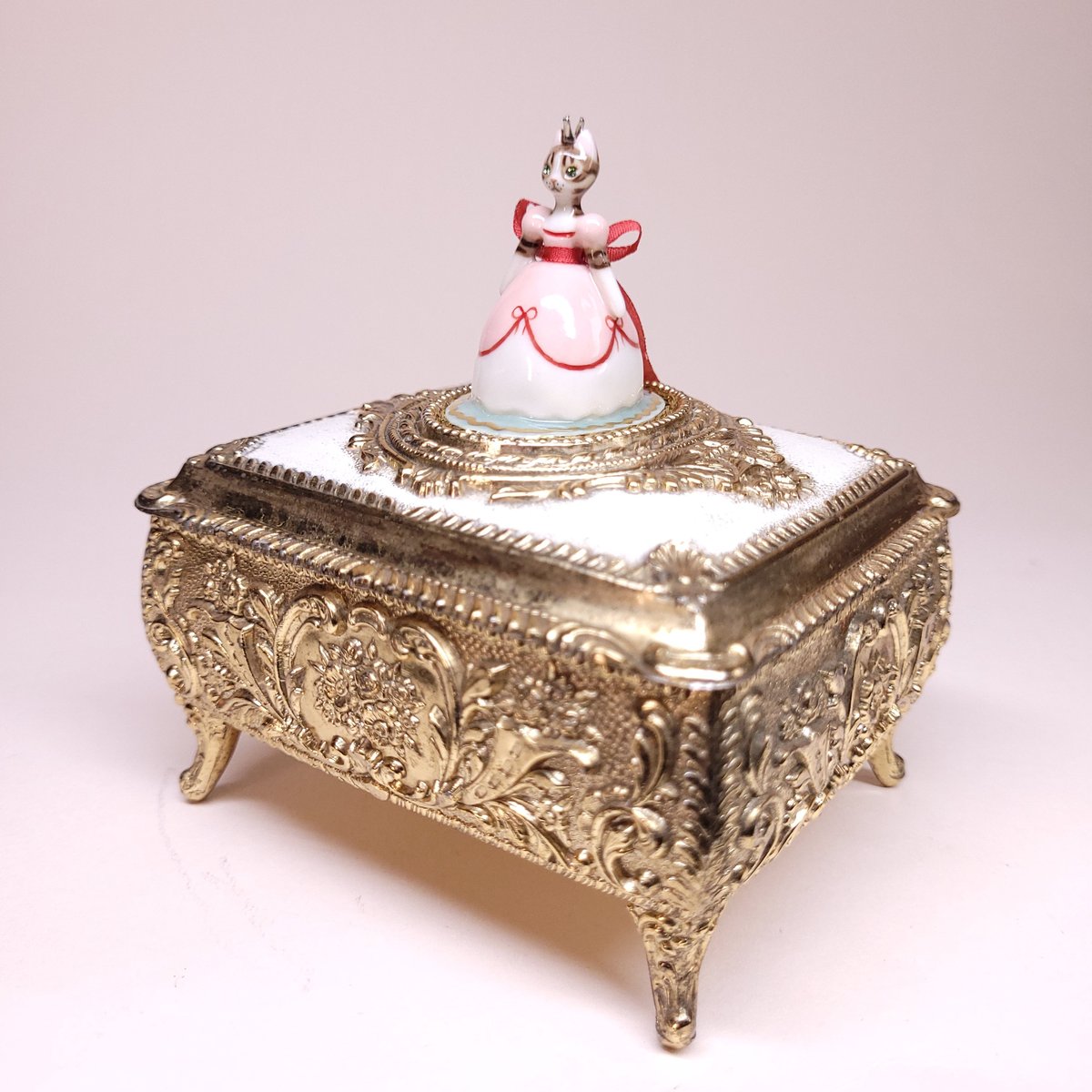 Image of Porcelain Royal Princess Large Trinket Box