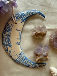 Image 3 of Lune à accrocher 🩵