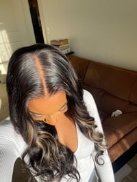 Image 2 of 24 inch MAGIC LACE WIG with REPLACEABLE CLOSURE