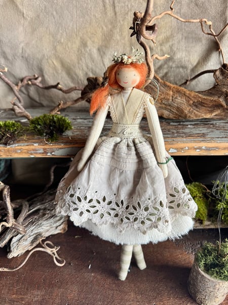 Image of Fae with auburn hair