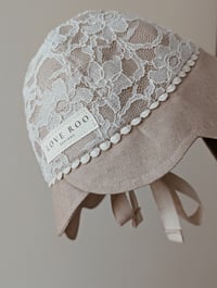 Image 2 of Vintage linen and lace scalloped sun bonnet/hat