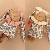 Image 1 of DOUDOU 26 CM ET SA TENUE FLEURI INDIEN AU CHOIX 