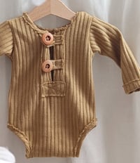 Image 2 of Boys bodysuit Asher | 3-6 months | camel | photo props