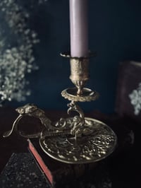 Image 5 of Magnifique bougeoir à main dit « rat de cave », en bronze massif, fin XIXème siècle, signé.