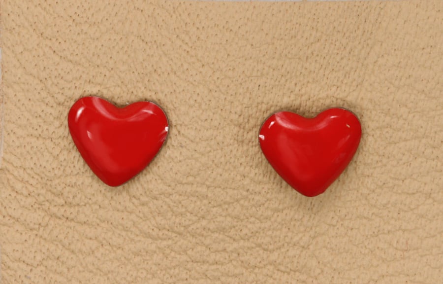 Image of VINTAGE HEART stud earrings