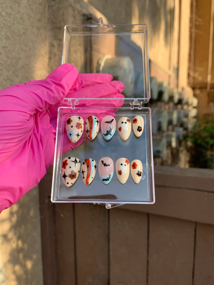 Image of Retro Ghost Nails