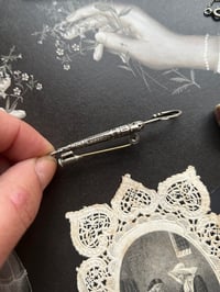 Image 4 of Broche en argent massif, fin XIXème siècle début XXeme s. Parapluie 