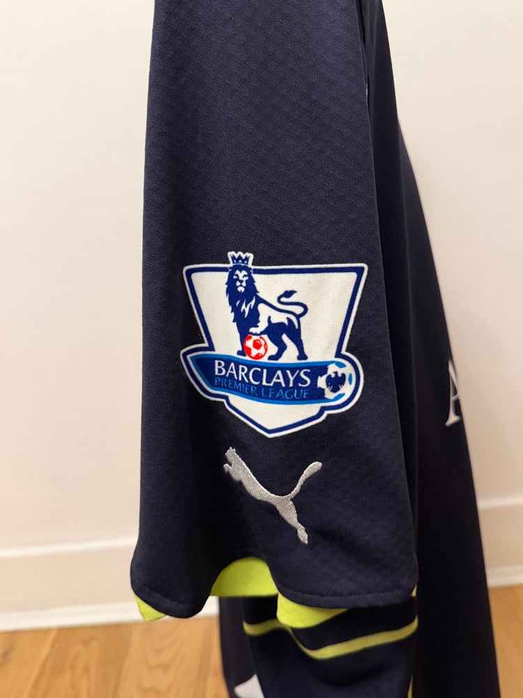 Image of PRE ORDER: Tottenham Hotspur “DEFOE 18” 2010/11 Third Shirt + PL patches (L)