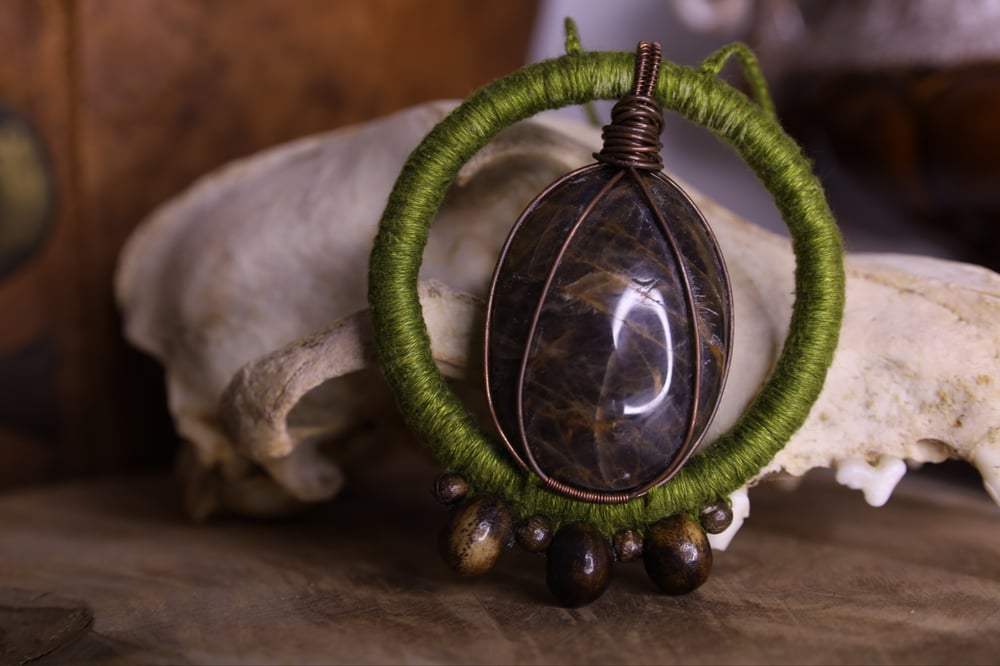 Image of Green linen black moonstone necklace