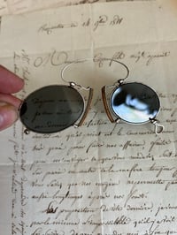 Image 4 of Lunettes solaires pince-nez du XIXème siècle, verres gris.