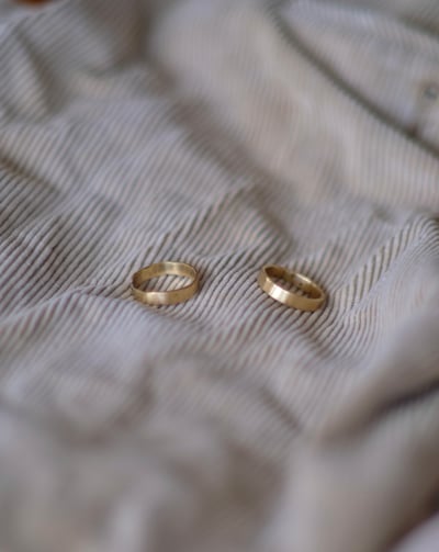 Image of Flat Hammered Band - Gold