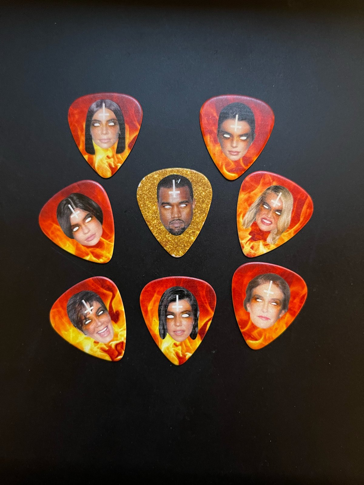 NO MORE KANYE PICS LEFT! The Kardasian's souvenir pick set! | Holt
