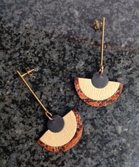 Image 8 of "Made of gold" - Collection de boucles d'oreilles en cuir upcyclé 