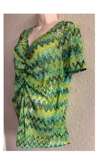 Image 5 of New Large IZOD Multi Green Top #881*5