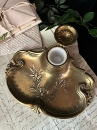 Image 6 of Encrier Art Nouveau en bronze et godet en porcelaine, début 1900