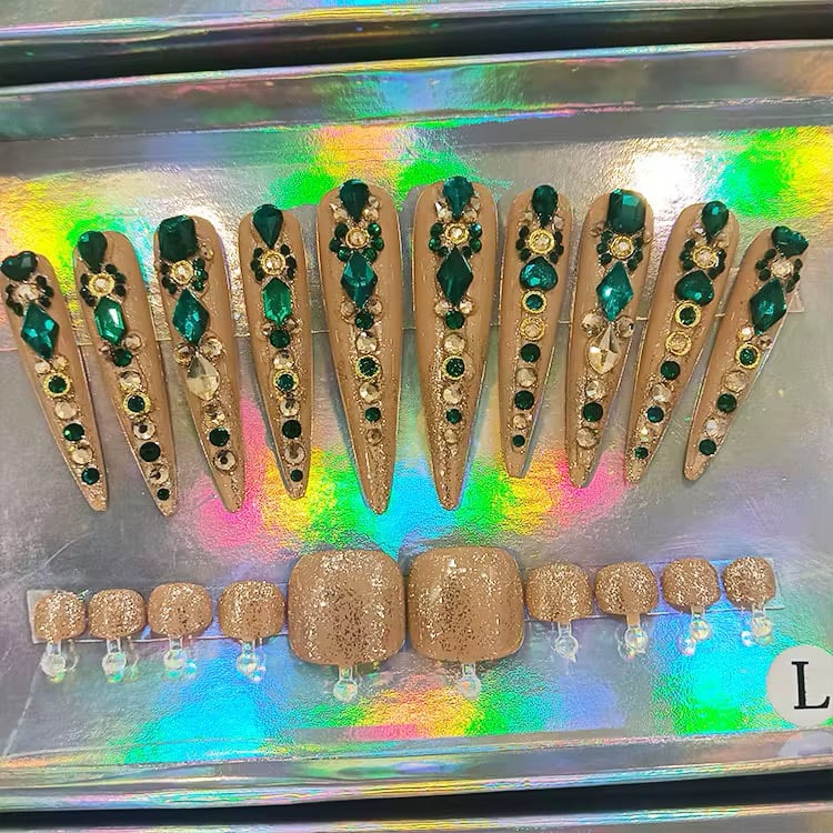 Image of pick from option 1-19 press on nails with toe nail set