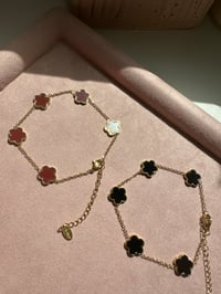 Image 3 of Flower bracet  花朵手链