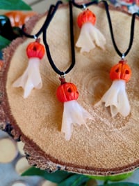 Image 2 of Wisiorek z dynio - duszkiem 🎃👻