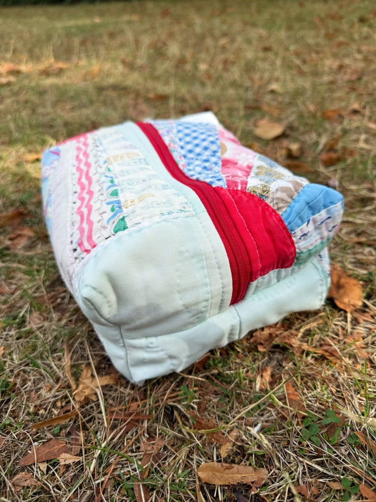 Image of Medium Zipper Pouch — 04