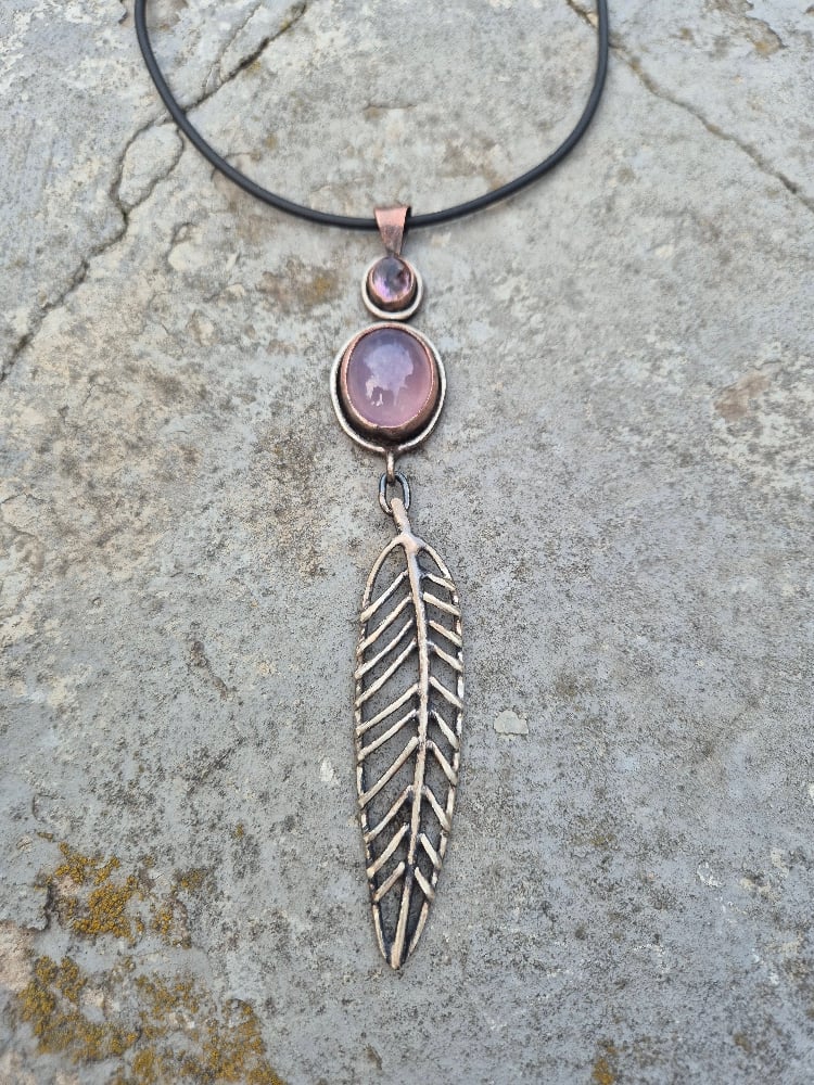 Feather and quartz necklace 