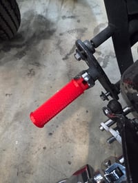 Image 5 of Shadow 600 Knurled Aluminum. 