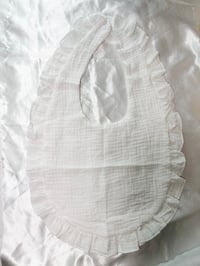 Lacy bib white 