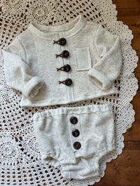 Image 3 of Chet Sitter Set