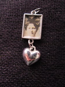 Image of Mini vintage lady with heart charm