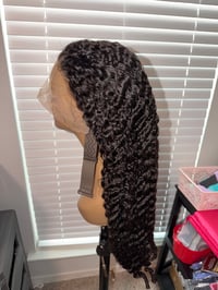 Image 2 of 28 inch Burmese curly wig 