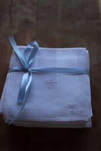 Image 6 of 12 schlichte, schöne Servietten, 55x60, Monogramm H M 