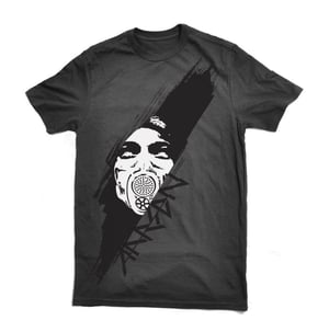 Image of Gas mask (charcoal shirt) / Masque à gaz (chandail gris foncé)