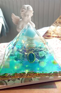 Image 2 of Pyramide-veilleuse unique de Purification MARIE : Géométrie Sacrée au nombre d'Or✨️