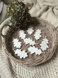 Image 2 of Clay Oak leaf 