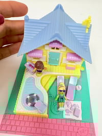 Image 6 of Ensemble bracelet et Polly Pocket La maison de vacances COMPLETE 2
