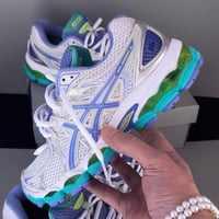 Image 2 of 2 sizes: us8.5/eu40, us9/eu40.5