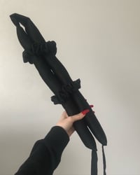 Image 1 of WAŁEK DO KRĘCENIA WŁOSÓW + SCRUNCHIES BLACK