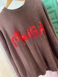Image 3 of Suadoiro bordado a man. MEiGA marrón letras vermellas. Talla XL oversize! En STOCK