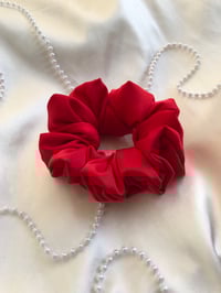 Image 1 of SCRUNCHIE STANDARD INTENSE RED/INTENSYWNA CZERWIEŃ