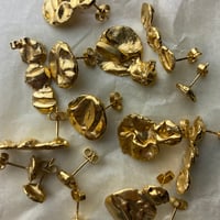 Image 3 of 22ct Gold Vermeil Midi Uisce Stud 