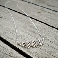 Image 1 of Collier vagues tissé en argent "Pixel"