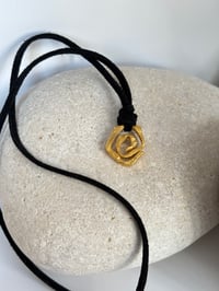Image 3 of Collares con cuerda